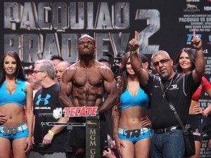 Pacquiao_Bradley_weighin_140411_007a