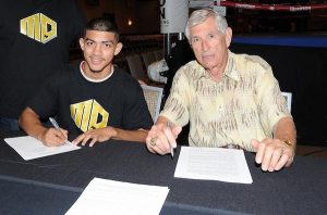 michael-signing-2
